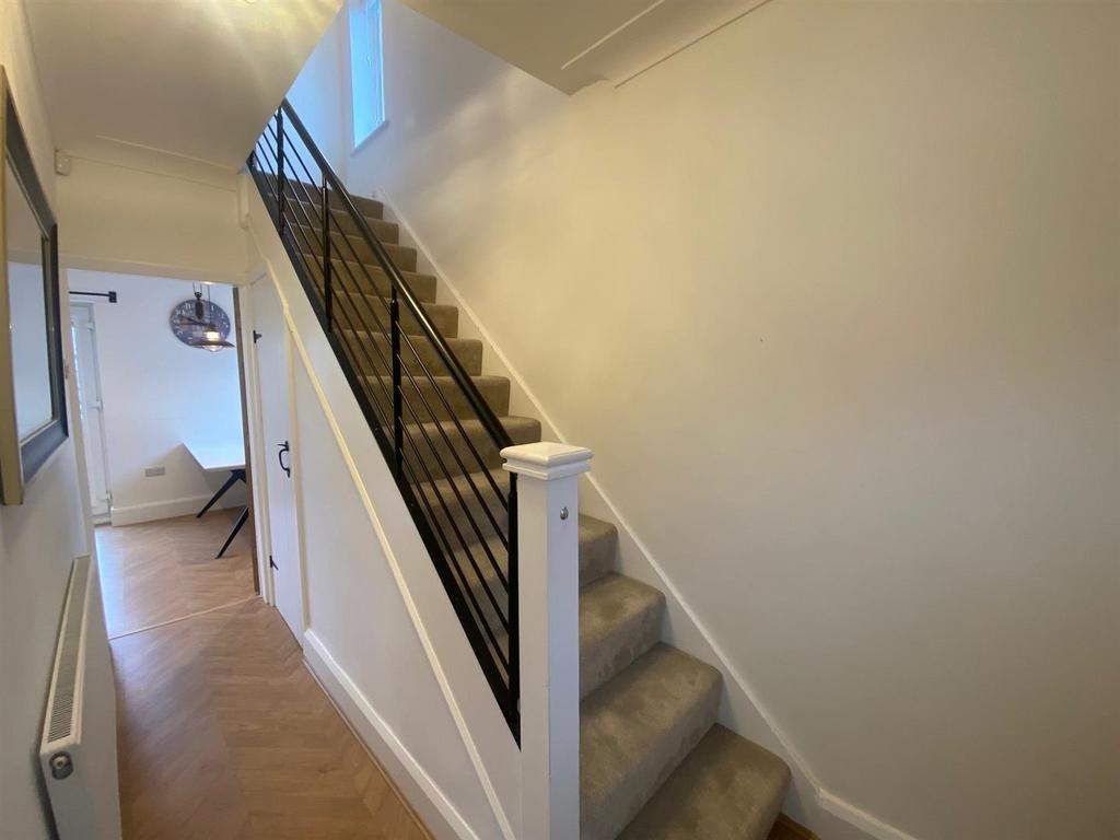 HALLWAY 1.jpg
