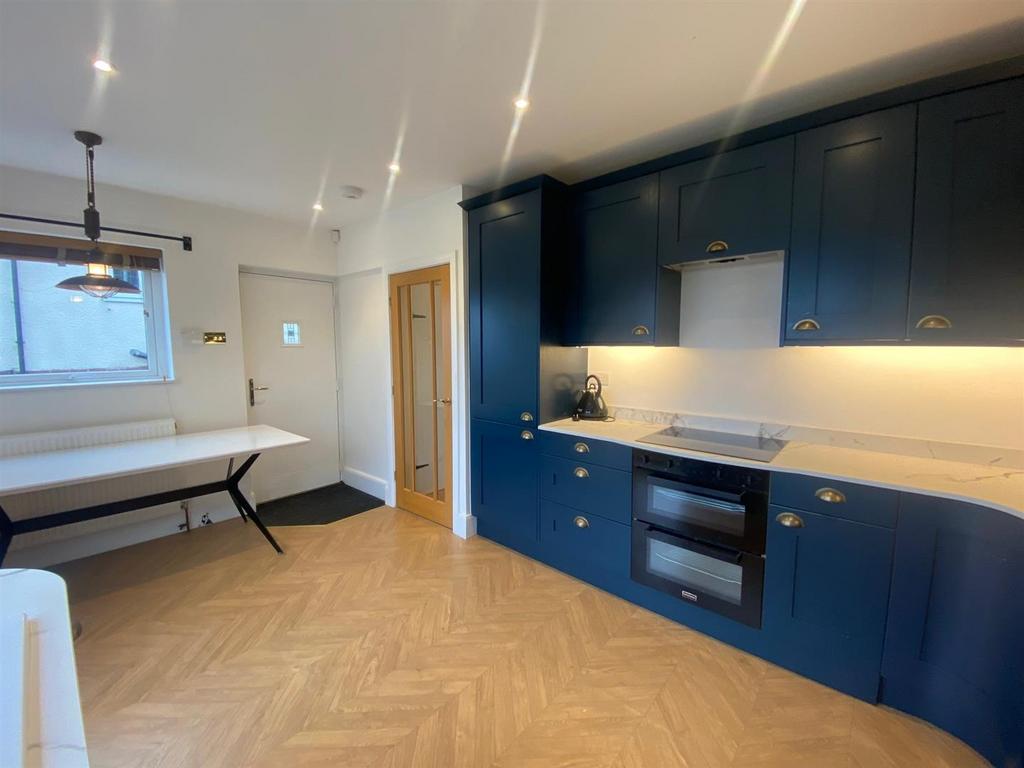 KITCHEN 3.jpg