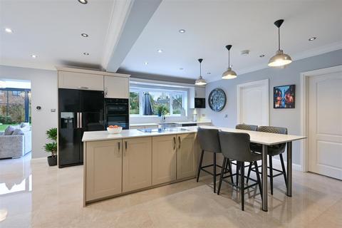 5 bedroom detached house for sale, Hemlock Close, Kingswood, Tadworth