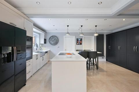 5 bedroom detached house for sale, Hemlock Close, Kingswood, Tadworth