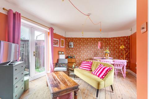 3 bedroom end of terrace house for sale, Cavell Road, Norwich
