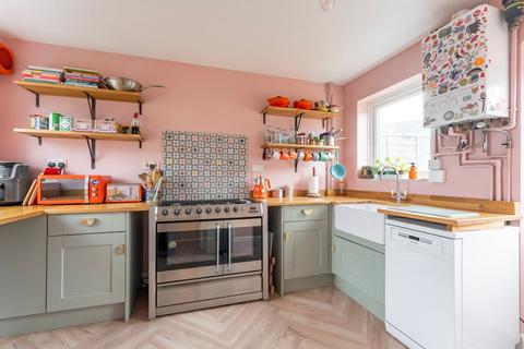 3 bedroom end of terrace house for sale, Cavell Road, Norwich