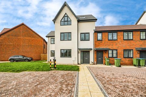 undefined, Eighth Avenue, Aylesbury, HP19