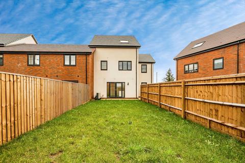 undefined, Eighth Avenue, Aylesbury, HP19