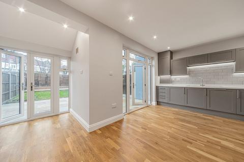 3 bedroom house to rent, Selworthy Road, London, SE6
