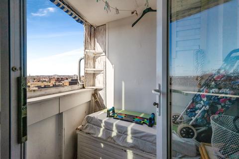 2 bedroom flat for sale, Upper Clapton Road, London, E5