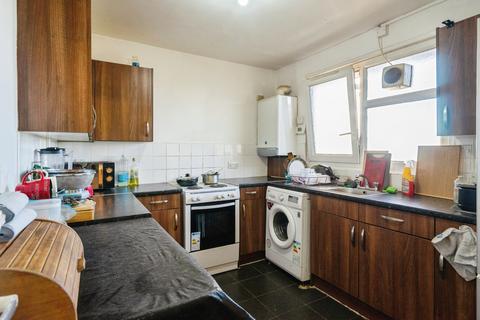 2 bedroom flat for sale, Upper Clapton Road, London, E5