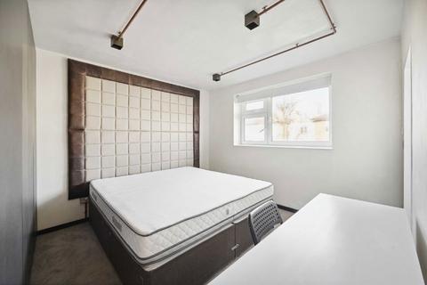 4 bedroom flat to rent, Westbourne Park Road, London W2