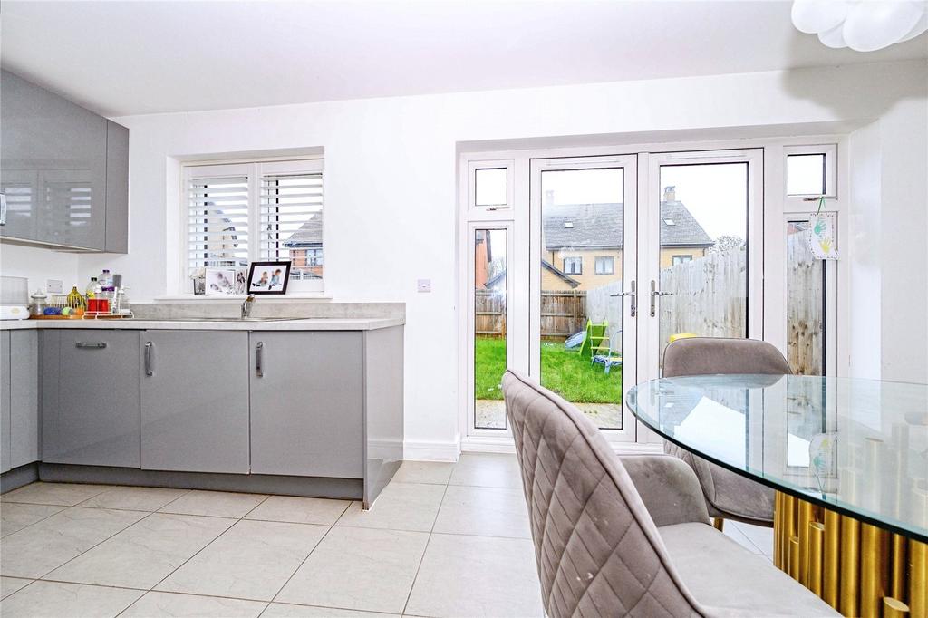 Kitchen/Dining Area