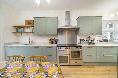 3 bedroom semi-detached house to rent, Julian Avenue, London W3