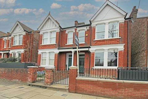 3 bedroom semi-detached house to rent, Julian Avenue, London W3