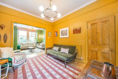 3 bedroom semi-detached house to rent, Julian Avenue, London W3