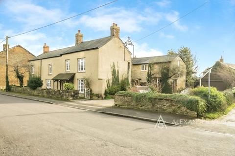 3 bedroom detached house for sale, High Street, Brackley NN13