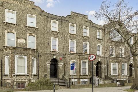 2 bedroom house to rent, Uxbridge Road, London W12