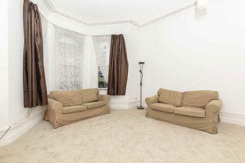 2 bedroom house to rent, Uxbridge Road, London W12