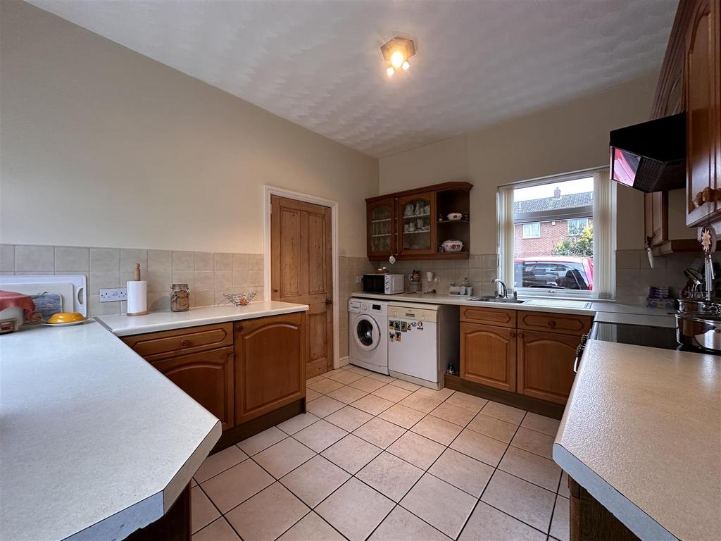 Dual-Aspect Kitchen 890