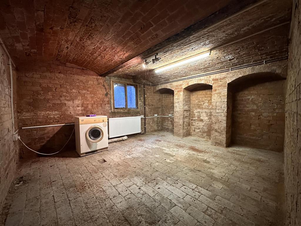 Vaulted Cellar Store Room 925