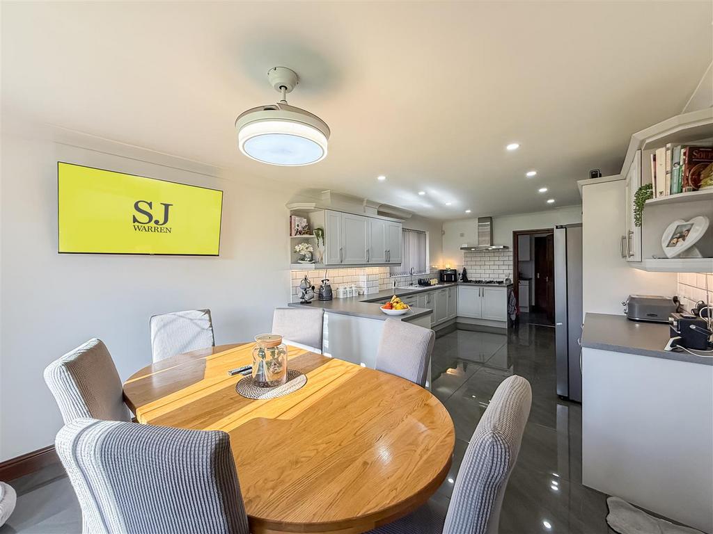 Kitchen/dining