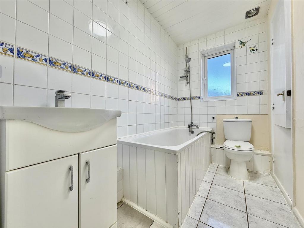 Family Bathroom/ WC