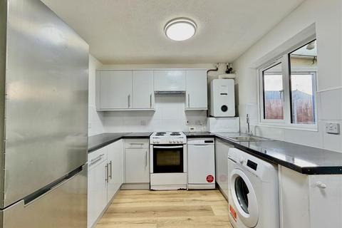 2 bedroom semi-detached house to rent, Churchill Close, Feltham TW14