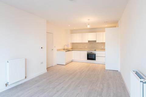 3 bedroom flat to rent, Farine Avenue, Hayes UB3