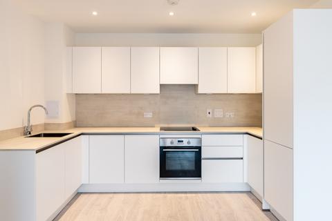3 bedroom flat to rent, Farine Avenue, Hayes UB3
