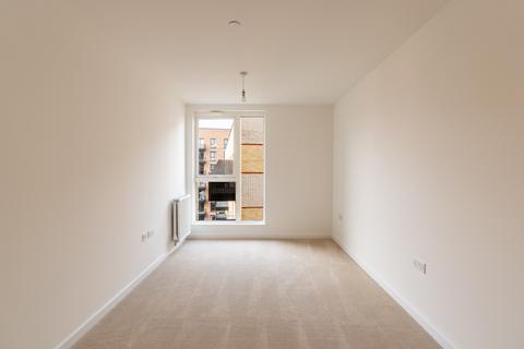 3 bedroom flat to rent, Farine Avenue, Hayes UB3