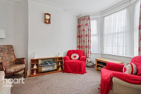 3 bedroom terraced house for sale, Monteagle Avenue, Barking