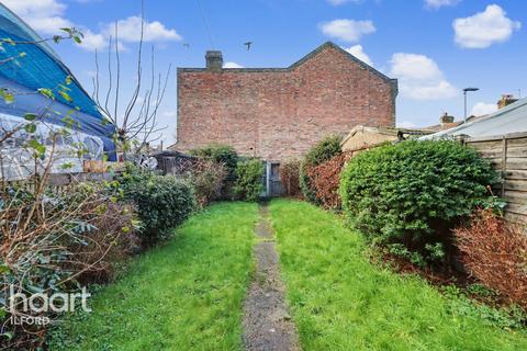 3 bedroom terraced house for sale, Monteagle Avenue, Barking