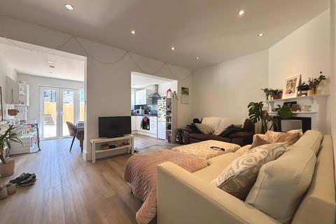 6 bedroom terraced house to rent, Ipswich Road, Tooting, SW17