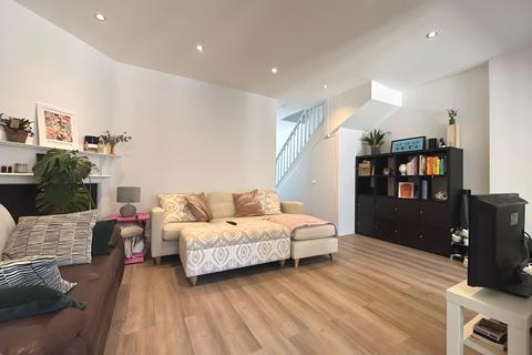 6 bedroom terraced house to rent, Ipswich Road, Tooting, SW17