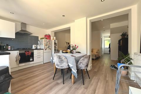 6 bedroom terraced house to rent, Ipswich Road, Tooting, SW17