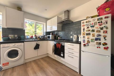 6 bedroom terraced house to rent, Ipswich Road, Tooting, SW17