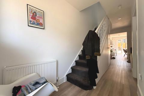6 bedroom terraced house to rent, Ipswich Road, Tooting, SW17