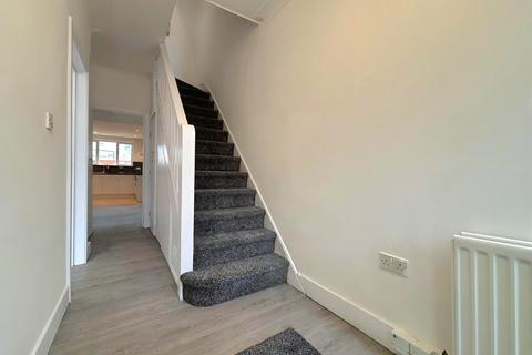 6 bedroom terraced house to rent, Ipswich Road, Tooting, SW17