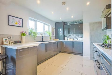 3 bedroom semi-detached house for sale, Hambro Hill, Rayleigh SS6