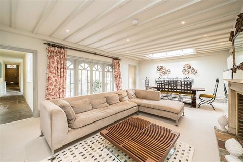 Narbonne Avenue, London SW4