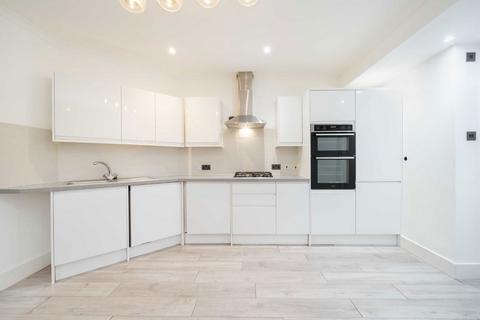 3 bedroom flat to rent, Aylestone Avenue, London NW6