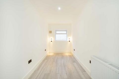 3 bedroom flat to rent, Aylestone Avenue, London NW6