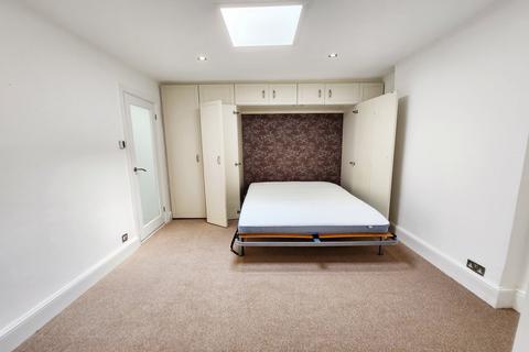 Studio to rent, Gloucester Place, Marylebone, London, NW1