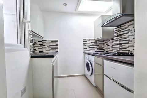 Studio to rent, Gloucester Place, Marylebone, London, NW1
