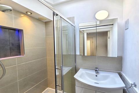 Studio to rent, Gloucester Place, Marylebone, London, NW1