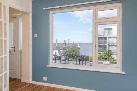 3 bedroom terraced house to rent, Queens Road, Cowes