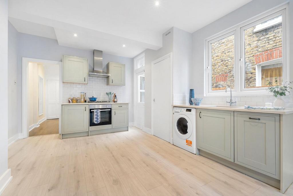 Kitchen (2).JPG