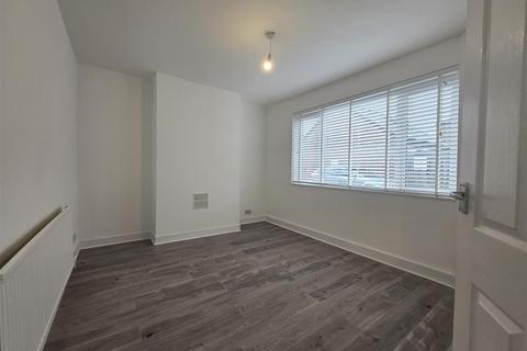 2 bedroom maisonette to rent, Henry Road, New Barnet, EN4
