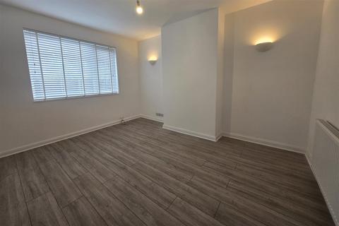 2 bedroom maisonette to rent, Henry Road, New Barnet, EN4