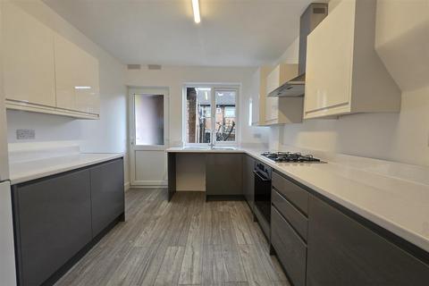 2 bedroom maisonette to rent, Henry Road, New Barnet, EN4