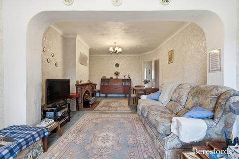 2 bedroom bungalow for sale, Oliver Road, Shenfield, CM15