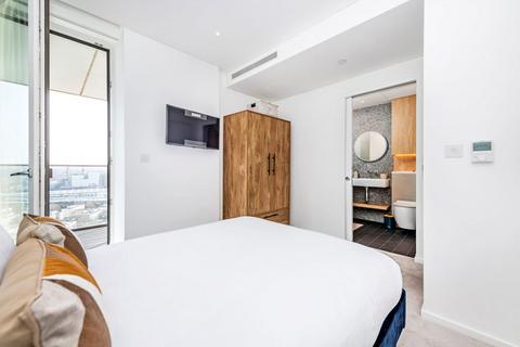 2 bedroom flat to rent, York Place, London SW11
