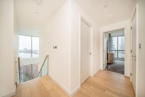 3 bedroom flat to rent, Biscayne Avenue, London E14